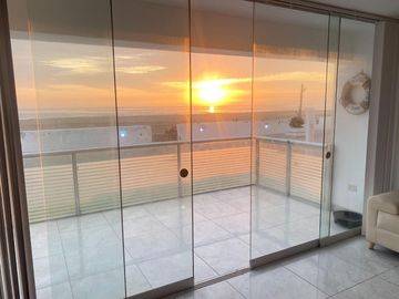 Se vende departamento en primera fila en MALECON PUNTA NEGRA