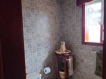 ESPACIOSA CASA de 5 Dormitorios EN VENTA ubicada a pocos pasos de la Av de las Américas y Puertas del Sol