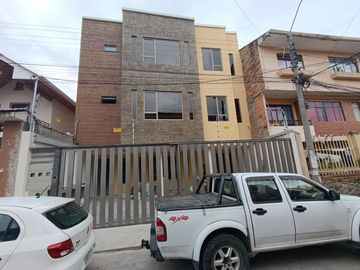 EDIFICIO DE TRES DEPARTAMENTOS EN VENTA SECTOR UNIVERSIDAD CATOLICA DE CUENCA