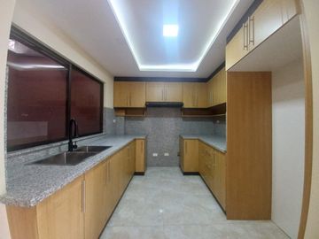 EDIFICIO DE TRES DEPARTAMENTOS EN VENTA SECTOR UNIVERSIDAD CATOLICA DE CUENCA