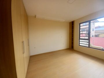 EDIFICIO DE TRES DEPARTAMENTOS EN VENTA SECTOR UNIVERSIDAD CATOLICA DE CUENCA