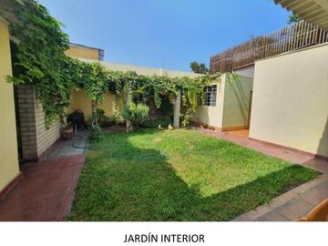 VENDO AMPLIA CASA DE 424M2 EN BARRANCO