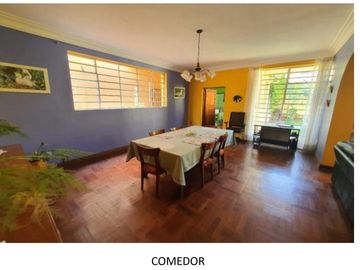 VENDO AMPLIA CASA DE 424M2 EN BARRANCO