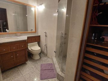 DEPARTAMENTO EN VENTA GONZALEZ SUAREZ 384m2, 2 PARQUEADEROS Y BODEGA