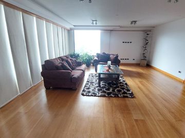 DEPARTAMENTO EN VENTA GONZALEZ SUAREZ 384m2, 2 PARQUEADEROS Y BODEGA