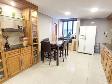 DEPARTAMENTO EN VENTA GONZALEZ SUAREZ 384m2, 2 PARQUEADEROS Y BODEGA