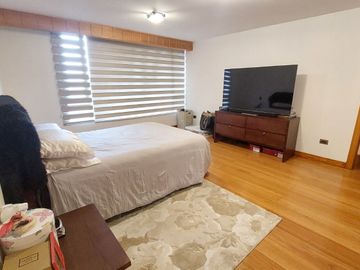 DEPARTAMENTO EN VENTA GONZALEZ SUAREZ 384m2, 2 PARQUEADEROS Y BODEGA