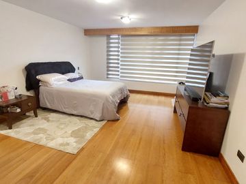 DEPARTAMENTO EN VENTA GONZALEZ SUAREZ 384m2, 2 PARQUEADEROS Y BODEGA