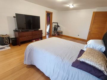 DEPARTAMENTO EN VENTA GONZALEZ SUAREZ 384m2, 2 PARQUEADEROS Y BODEGA