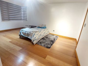 DEPARTAMENTO EN VENTA GONZALEZ SUAREZ 384m2, 2 PARQUEADEROS Y BODEGA