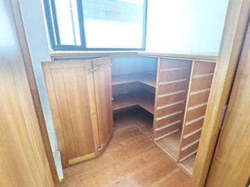 DEPARTAMENTO EN VENTA GONZALEZ SUAREZ 384m2, 2 PARQUEADEROS Y BODEGA