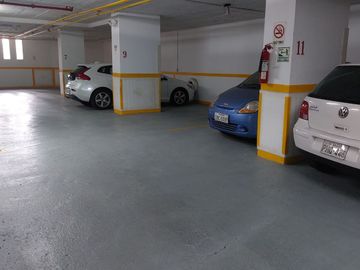 DEPARTAMENTO EN VENTA GONZALEZ SUAREZ 384m2, 2 PARQUEADEROS Y BODEGA