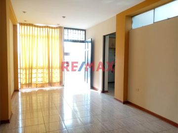 Departamento En Alquiler 4To Piso - Urb Monterrico Ii - Chiclayo.(J.VIGO)