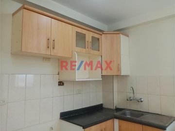 Departamento En Alquiler 4To Piso - Urb Monterrico Ii - Chiclayo.(J.VIGO)