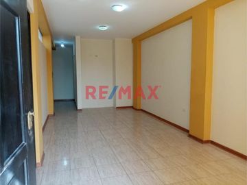 Departamento En Alquiler 4To Piso - Urb Monterrico Ii - Chiclayo.(J.VIGO)
