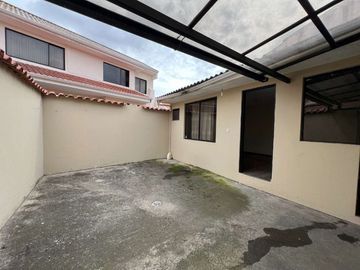 En venta casa en Cuenca, en la Av. Pichincha