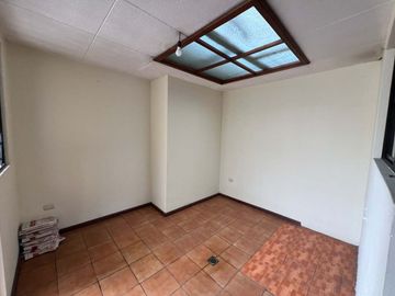 En venta casa en Cuenca, en la Av. Pichincha