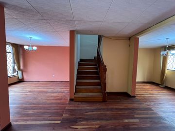 En venta casa en Cuenca, en la Av. Pichincha