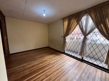 En venta casa en Cuenca, en la Av. Pichincha