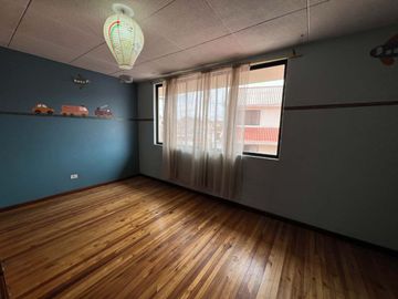 En venta casa en Cuenca, en la Av. Pichincha