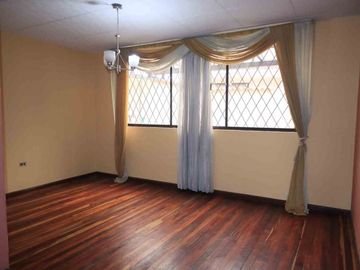 En venta casa en Cuenca, en la Av. Pichincha