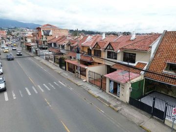 En venta casa en Cuenca, en la Av. Pichincha