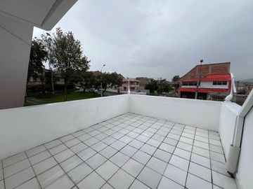Casa Esquinera en Totoracocha en Venta!