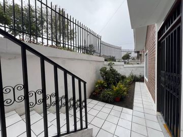 Casa Esquinera en Totoracocha en Venta!