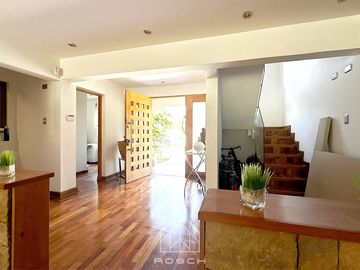 Casa de alto estándar 6D + quincho + piscina + vistas