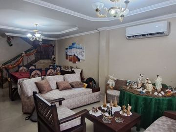 Venta casa de dos pisos amueblada en Ciudadela Guayacanes, norte de Guayaquil.