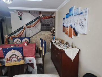 Venta casa de dos pisos amueblada en Ciudadela Guayacanes, norte de Guayaquil.