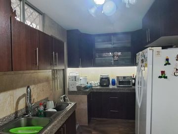 Venta casa de dos pisos amueblada en Ciudadela Guayacanes, norte de Guayaquil.