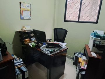 Venta casa de dos pisos amueblada en Ciudadela Guayacanes, norte de Guayaquil.