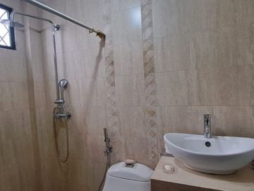 Venta casa de dos pisos amueblada en Ciudadela Guayacanes, norte de Guayaquil.