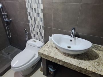 Venta casa de dos pisos amueblada en Ciudadela Guayacanes, norte de Guayaquil.