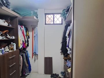 Venta casa de dos pisos amueblada en Ciudadela Guayacanes, norte de Guayaquil.