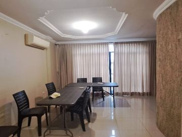 Venta casa de dos pisos amueblada en Ciudadela Guayacanes, norte de Guayaquil.