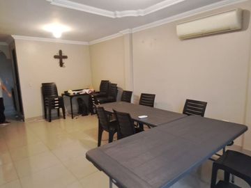 Venta casa de dos pisos amueblada en Ciudadela Guayacanes, norte de Guayaquil.