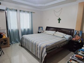 Venta casa de dos pisos amueblada en Ciudadela Guayacanes, norte de Guayaquil.