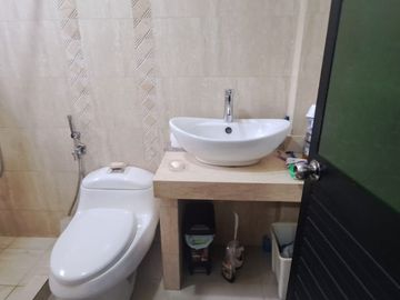 Venta casa de dos pisos amueblada en Ciudadela Guayacanes, norte de Guayaquil.