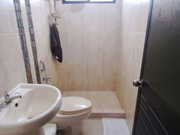 Venta casa de dos pisos amueblada en Ciudadela Guayacanes, norte de Guayaquil.