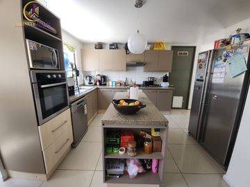 Amplia y Hermosa Casa con Piscina Alto el Manzano Til-Til.