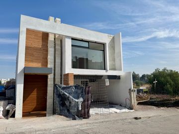 VENTA DE CASA EQUIPADA EN RINCONADA DE LOS ANDES CON ROOF
