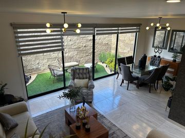 CASA DE DOS PLANTAS EN CONDOMINIO