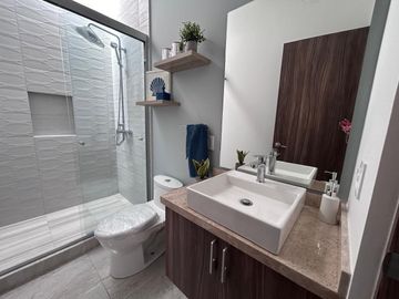 CASA DE DOS PLANTAS EN CONDOMINIO