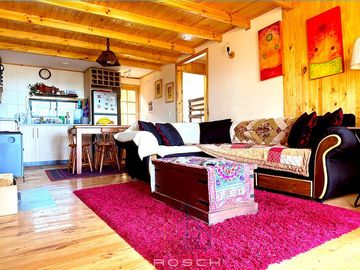 Casa De Madera Con Finas Terminaciones En Bosque De Cahuil