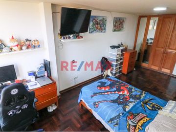 Casa De 4 Pisos En San Borja Con Minidepartamento
