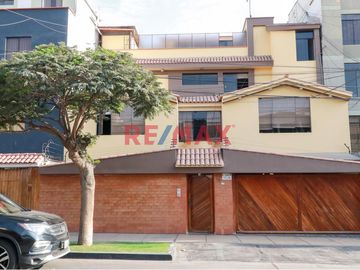 Casa De 4 Pisos En San Borja Con Minidepartamento