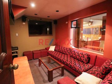 Casa De 4 Pisos En San Borja Con Minidepartamento