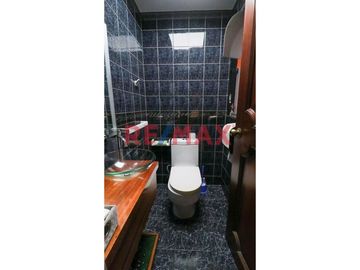 Casa De 4 Pisos En San Borja Con Minidepartamento